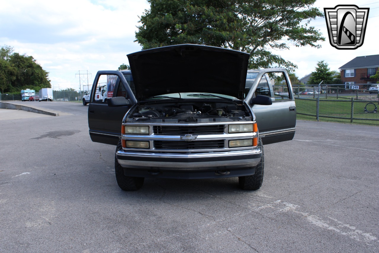 1999 Chevrolet Tahoe 16