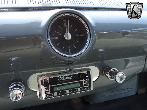 1949 Ford Custom image 97