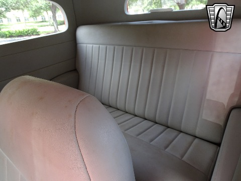 1932 Ford Sedan image 107