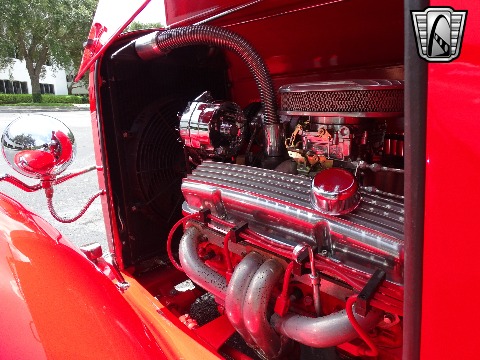 1932 Ford Sedan image 111