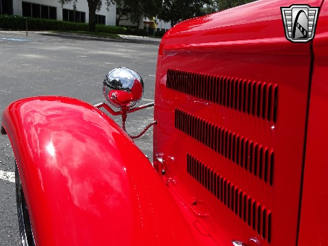 1932 Ford Sedan image 64
