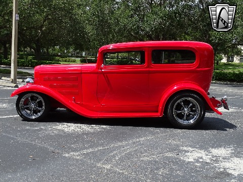 1932 Ford Sedan image 13