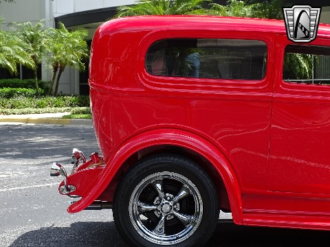 1932 Ford Sedan image 41