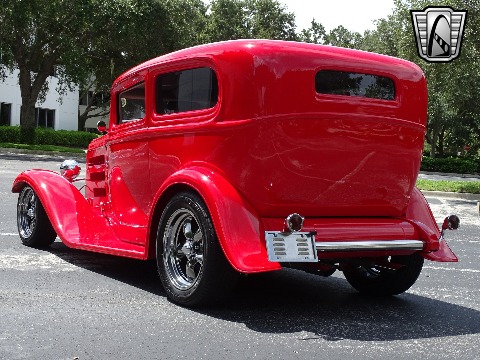 1932 Ford Sedan image 16