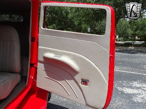 1932 Ford Sedan image 94