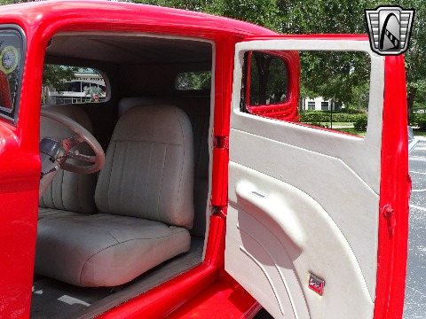1932 Ford Sedan image 95