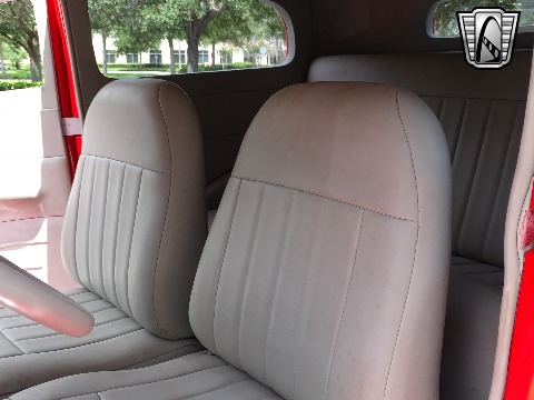 1932 Ford Sedan image 96