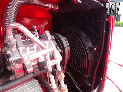 1932 Ford Sedan image 122