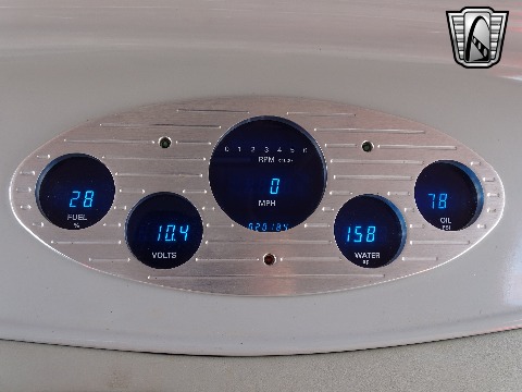 1932 Ford Sedan image 99