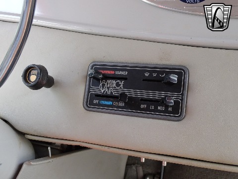 1932 Ford Sedan image 100