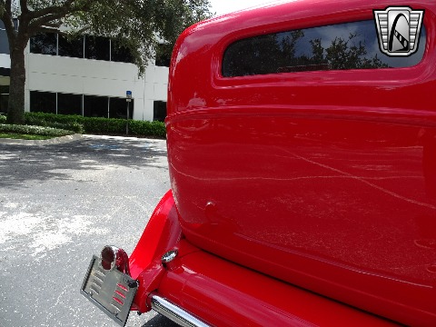 1932 Ford Sedan image 76