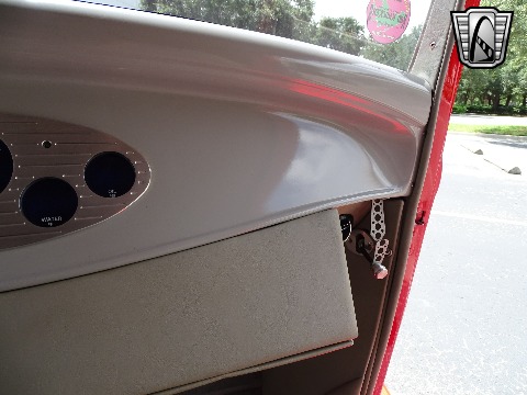 1932 Ford Sedan image 102