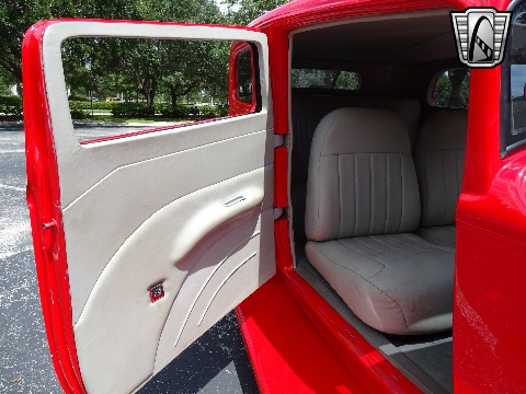 1932 Ford Sedan image 104