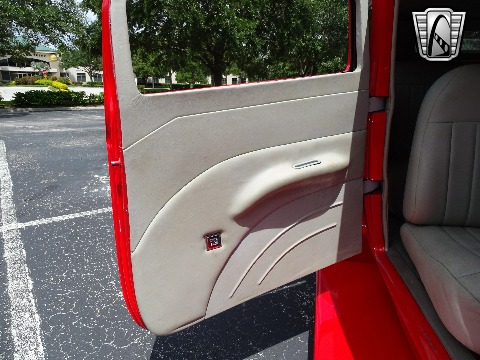 1932 Ford Sedan image 105