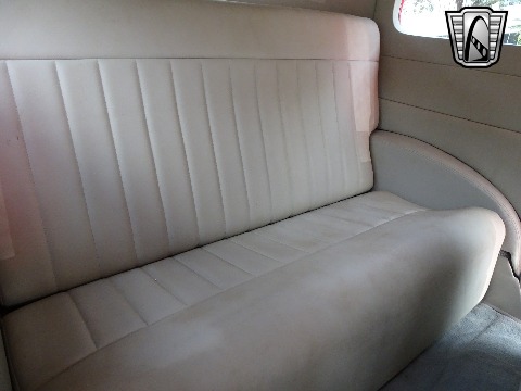 1932 Ford Sedan image 106