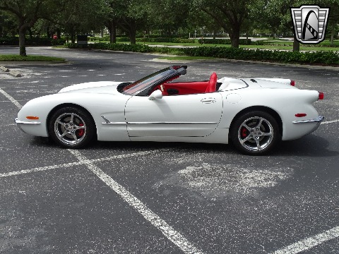 2001 Chevrolet Corvette image 12