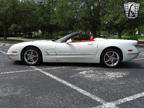 2001 Chevrolet Corvette image 13