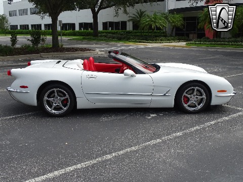 2001 Chevrolet Corvette image 24