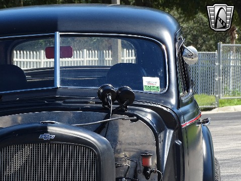 1940 Chevrolet Custom image 34