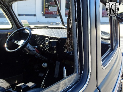 1940 Chevrolet Custom image 86