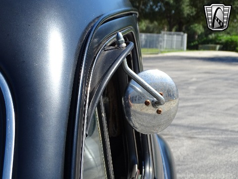 1940 Chevrolet Custom image 90