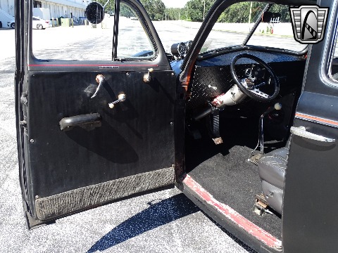 1940 Chevrolet Custom image 96
