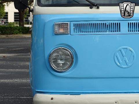 1995 Volkswagen Bus image 30
