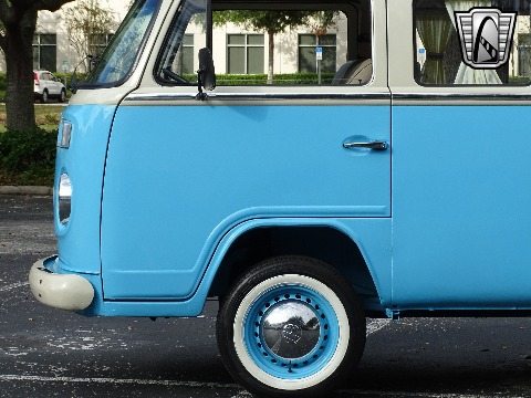 1995 Volkswagen Bus image 32