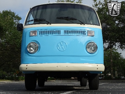 1995 Volkswagen Bus image 8
