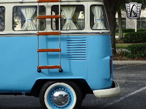 1995 Volkswagen Bus image 34