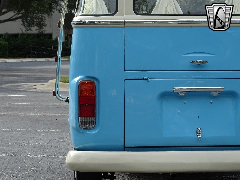 1995 Volkswagen Bus image 35