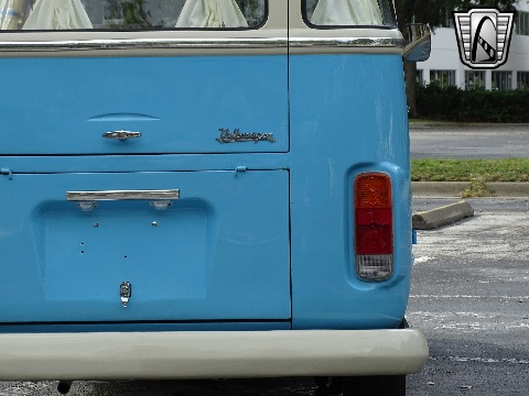 1995 Volkswagen Bus image 36