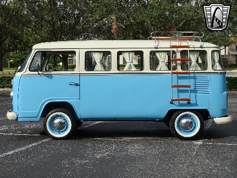 1995 Volkswagen Bus image 13