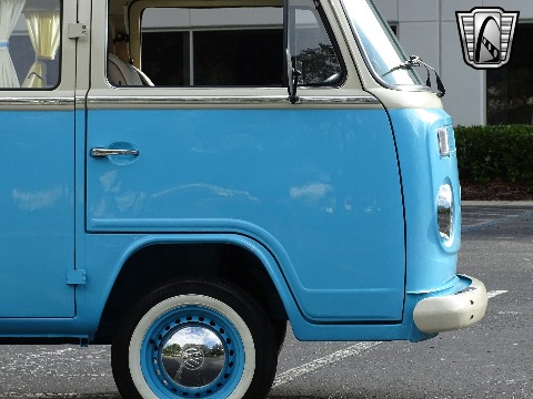 1995 Volkswagen Bus image 39