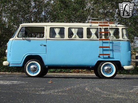 1995 Volkswagen Bus image 14