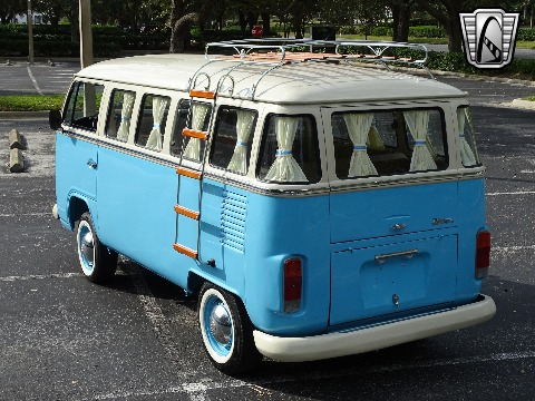 1995 Volkswagen Bus image 15