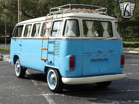 1995 Volkswagen Bus image 16