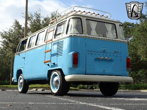 1995 Volkswagen Bus image 17