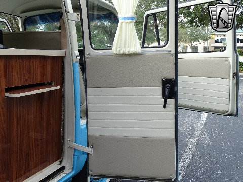 1995 Volkswagen Bus image 70