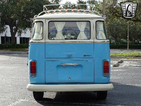 1995 Volkswagen Bus image 19