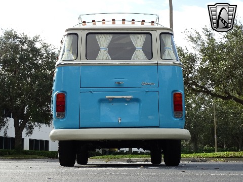 1995 Volkswagen Bus image 20