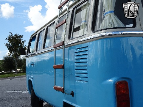 1995 Volkswagen Bus image 46