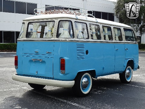 1995 Volkswagen Bus image 22