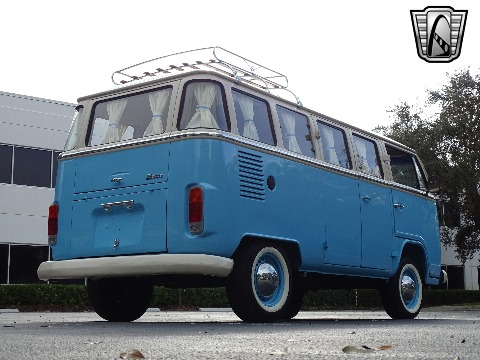 1995 Volkswagen Bus image 23