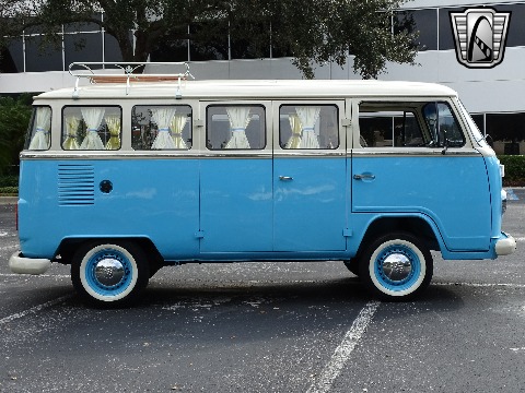 1995 Volkswagen Bus image 25