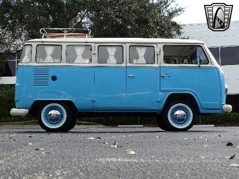 1995 Volkswagen Bus image 26