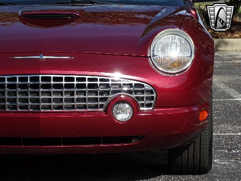 2004 Ford Thunderbird image 33