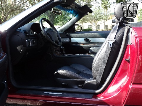 2004 Ford Thunderbird image 95