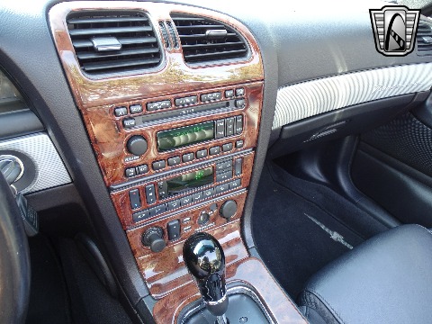 2004 Ford Thunderbird image 100