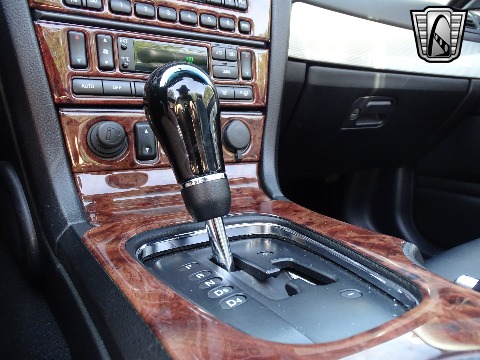 2004 Ford Thunderbird image 101